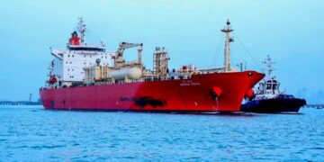 Iran to let no more than 15 vessels a day to pass Strait of Hormuz: Report