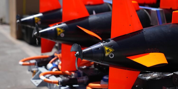 British navy prepares to clear mines in Hormuz while waiting for peace deal