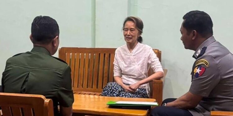 สหรัฐฯ เรียกร้องปล่อยตัวอองซานซูจี หลังถูกย้ายไปกักตัวในบ้านพัก