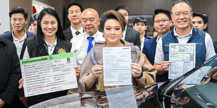 “ศุภมาส” ตรวจโชว์รูมรถ EV บังคับติดฉลาก “มาตรฐานทอดสอบระยะทางวิ่ง” ฝ่าฝืนคุก 6 เดือน ปรับ 1 แสน 1 “ศุภมาส” ตรวจโชว์รูมรถ EV บังคับติดฉลาก “มาตรฐานทอดสอบระยะทางวิ่ง” ฝ่าฝืนคุก 6 เดือน ปรับ 1 แสน