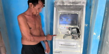 ลุงชาวขอนแก่นเสพยาบ้ากินเหล้าจนเมาจุดไฟเผาตู้ ATM เสียหาย 3 ตู้รวด
