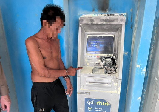 ลุงชาวขอนแก่นเสพยาบ้ากินเหล้าจนเมาจุดไฟเผาตู้ ATM เสียหาย 3 ตู้รวด 1 ลุงชาวขอนแก่นเสพยาบ้ากินเหล้าจนเมาจุดไฟเผาตู้ ATM เสียหาย 3 ตู้รวด