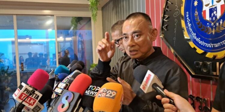 ผบ.ตร.สั่ง "บิ๊กเต่า" แจ้งจับ "พ.ต.อ.วิรุตม์" หมิ่นฯ ใส่ร้ายตำรวจเป็น"องค์กรอาชญากรรม-เก็บส่วย" 1 ผบ.ตร.สั่ง “บิ๊กเต่า” แจ้งจับ “พ.ต.อ.วิรุตม์” หมิ่นฯ ใส่ร้ายตำรวจเป็น”องค์กรอาชญากรรม-เก็บส่วย”