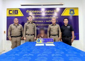 ตร.ทางหลวงสกัดจับไอ้หื่น ลวงเด็กสาวพิการ-ตั้งครรภ์ หวังขืนใจในรถตู้ทึบ 3 ตร.ทางหลวงสกัดจับไอ้หื่น ลวงเด็กสาวพิการ-ตั้งครรภ์ หวังขืนใจในรถตู้ทึบ