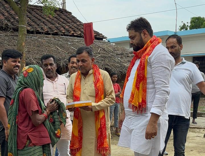 बंगाल विजय पर भाजपाईयों ने अनूसूचित बस्तियों में किया मिष्ठान वितरण 1 WhatsApp Image 2026 05 05 at 6.00.24 PM