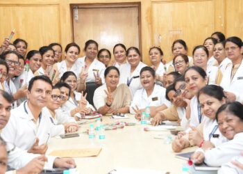 India: Delhi CM Rekha Gupta Makes Surprise LNJP Visit on International Nurses Day, Announces Major Boost for Nursing Interns