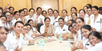 India: Delhi CM Rekha Gupta Makes Surprise LNJP Visit on International Nurses Day, Announces Major Boost for Nursing Interns