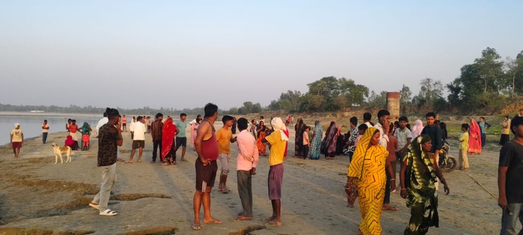 सरयू नदी में तीन नाबालिग डूबे परिवार में मचा कोहराम 1 WhatsApp Image 2026 05 16 at 6.37.20 PM