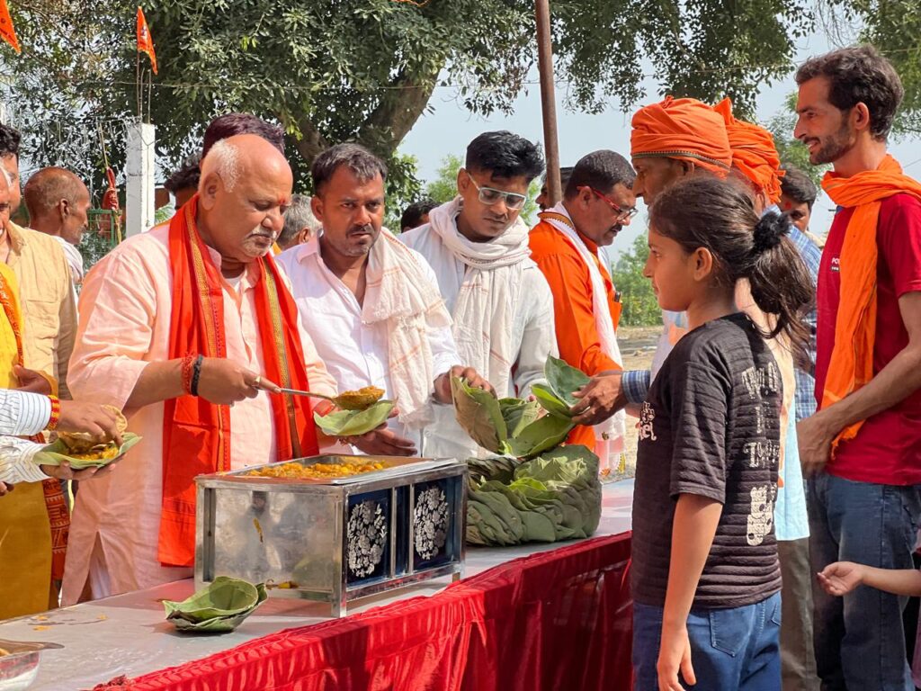 बड़े मंगल पर श्री अयोध्या न्यास ने दो स्थानों पर किया भण्डारे का आयोजन 1 WhatsApp Image 2026 05 19 at 6.33.06 PM