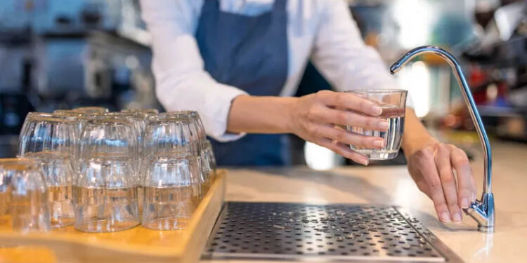 Hotel that refused to give tourist tap water acted lawfully, Italian court rules