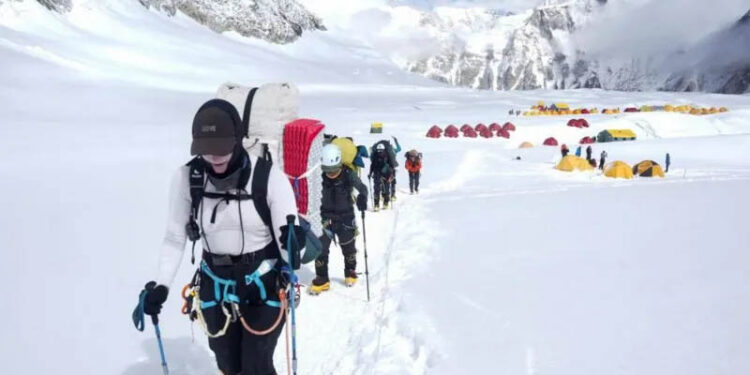 Climbers clear path to Everest summit past giant chunk of ice
