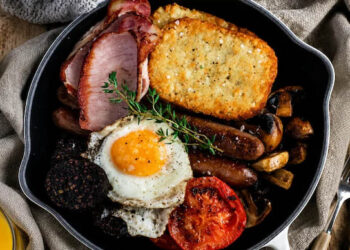 Pakistanis served pork sausages on deportation flight from Ireland