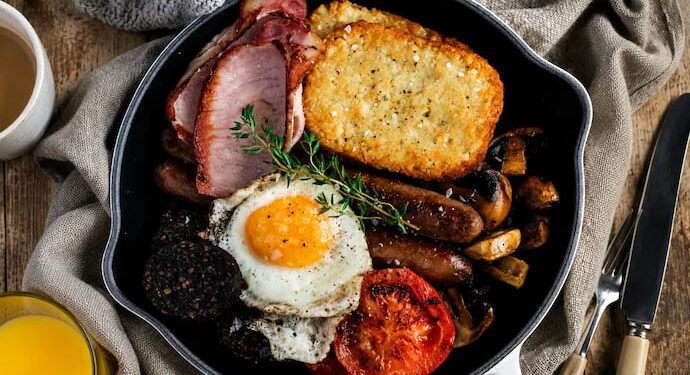 Pakistanis served pork sausages on deportation flight from Ireland 1 Pakistanis served pork sausages on deportation flight from Ireland
