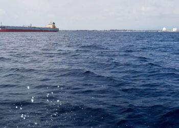 Iranian supertanker carrying $220m oil cargo slips past US blockade