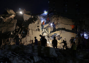 Powerful earthquakes slam Venezuela, collapsing buildings in the capital of Caracas