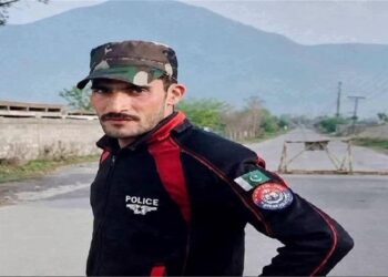 Pakistan’s Security Collapse Exposed: Policeman Gunned Down in Broad Daylight