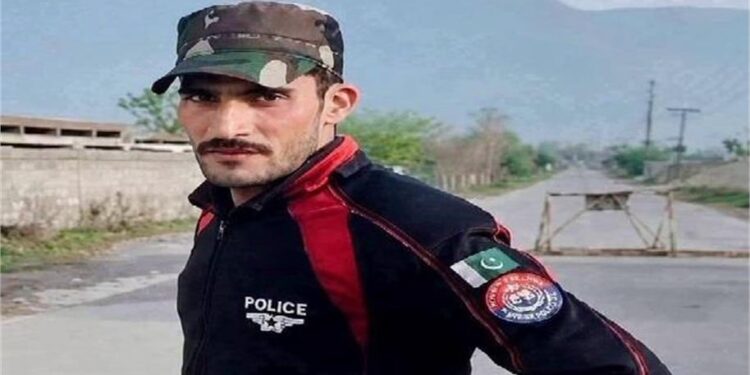 Pakistan's Security Collapse Exposed: Policeman Gunned Down in Broad Daylight 1 Pakistan’s Security Collapse Exposed: Policeman Gunned Down in Broad Daylight