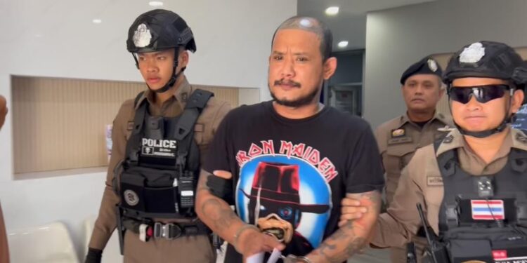 เสือดุสิตหน้าซีดคอตก คุมตัวฝากขัง เครียดจัดตะเพิดสื่อ อ่วมโดน 2 ข้อหาหนัก นอนคุกยาว