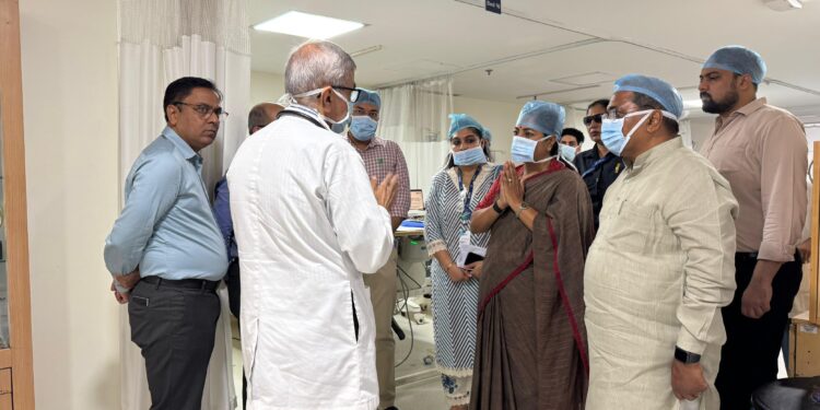 India: Delhi Chief Minister Rekha Gupta Announces ₹10 Lakh Relief, Orders Fire Safety Overhaul After Malviya Nagar Tragedy