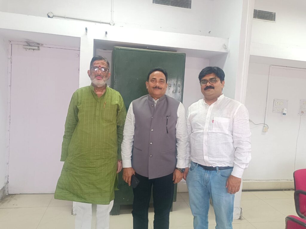 महाकुंभ मेला आयोग के न्यायिक पूर्व जनपद न्यायाधीश को न्यायिक सदस्य बनाए जाने पर बधाईयो का तांता 1 WhatsApp Image 2026 06 04 at 6.18.57 PM