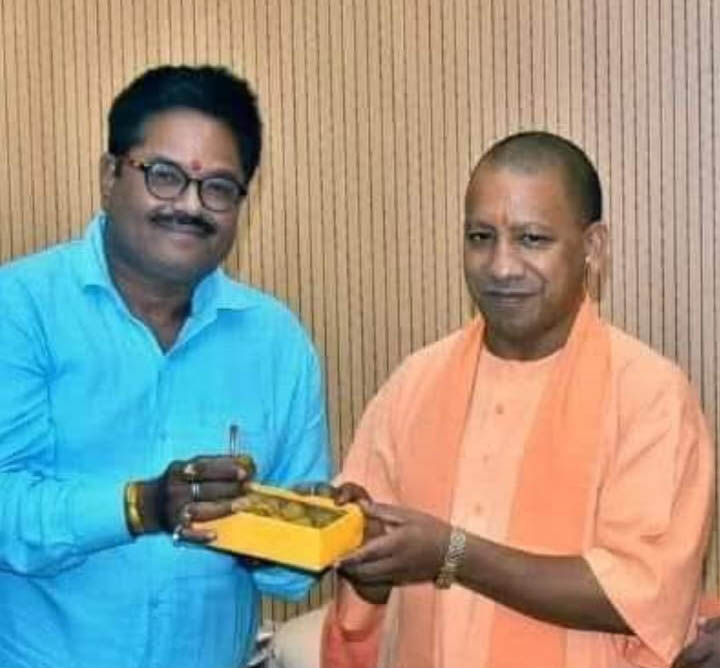 राम मंदिर आंदोलन के वरिष्ठ पत्रकार महेंद्र त्रिपाठी ने सीएम योगी के जन्मोत्सव की बधाई दी 1 WhatsApp Image 2026 06 05 at 1.45.59 PM