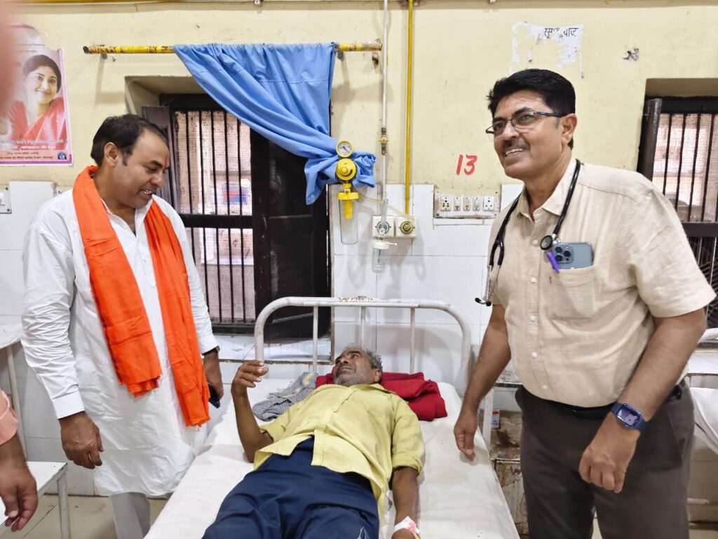 विधायक गोपीचंद मीणा ने उपजिला चिकित्सालय का किया निरीक्षण, मरीजों की कुशलक्षेम पूछी 1 WhatsApp Image 2026 06 10 at 12.24.00 PM