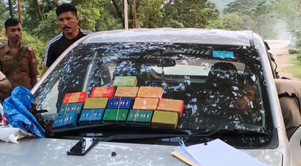 काछार जिले की काटिगढ़ा: राष्ट्रीय राजमार्ग-6 पर पुलिस को बड़ी कामयाबी, 190 ग्राम हेरोइन के साथ मेघालय का तस्कर गिरफ्तार 1 WhatsApp Image 2026 06 13 at 10.22.40 PM
