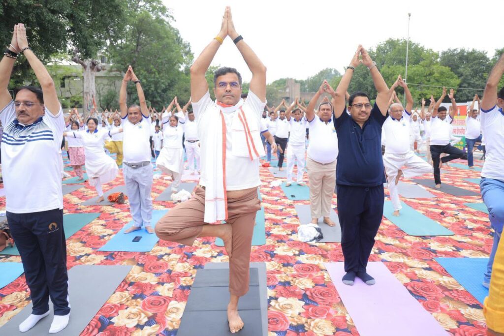 योग को जीवनशैली बनाने का मंत्र: मंत्री प्रवेश साहिब सिंह ने दिया स्वस्थ और सकारात्मक जीवन का संदेश 1 WhatsApp Image 2026 06 21 at 10.25.22 AM