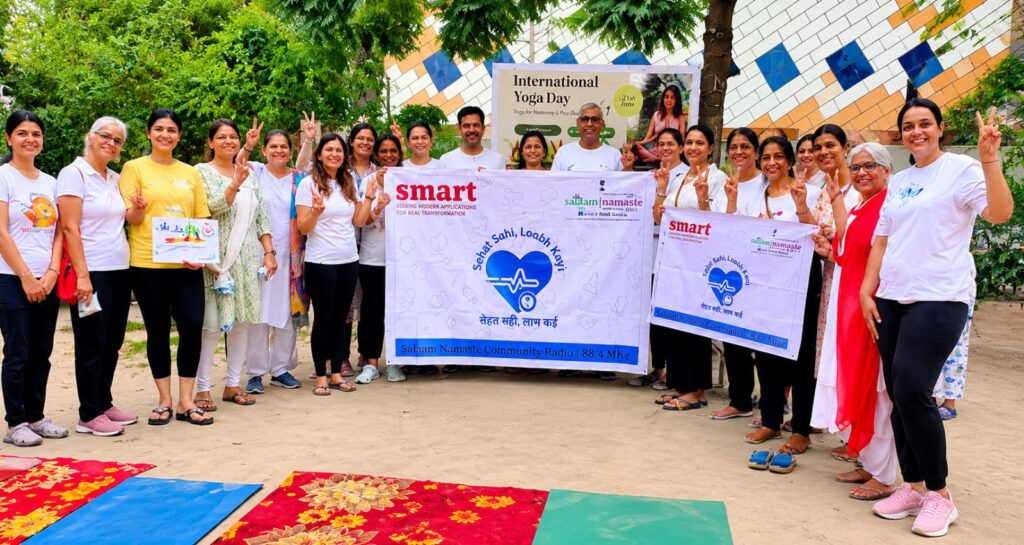 योग से निरोग: सेहत सही लाभ कई- सलाम नमस्ते सामुदायिक रेडियो ने अंतर्राष्ट्रीय योग दिवस 2026 को गांव-गांव उत्सव के रूप में मनाया 1 WhatsApp Image 2026 06 22 at 6.45.47 PM