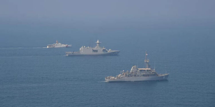 Iran Strikes US Navy's 5th Fleet After Attacks Over Apache Chopper Downing 1 Iran Strikes US Navy’s 5th Fleet After Attacks Over Apache Chopper Downing