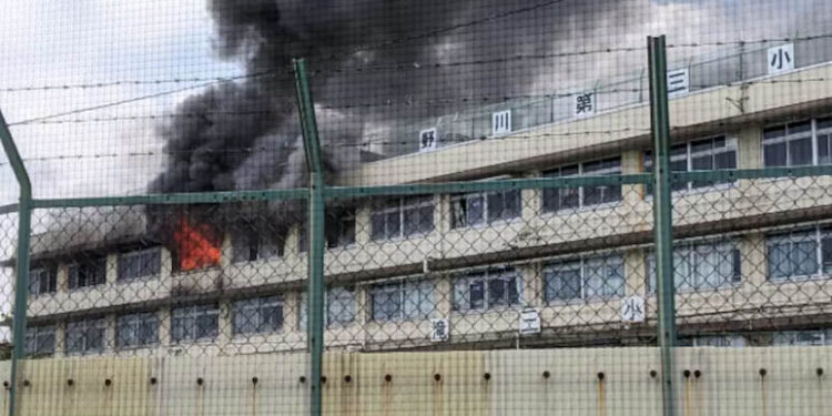 Fire Breaks Out At Tokyo Elementary School, 300 Students And Staff Evacuated 1 Fire Breaks Out At Tokyo Elementary School, 300 Students And Staff Evacuated