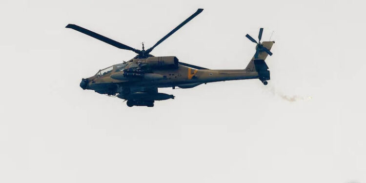 US Army’s 1st Apache Gunship Crashes Near Hormuz, Both Pilots Rescued