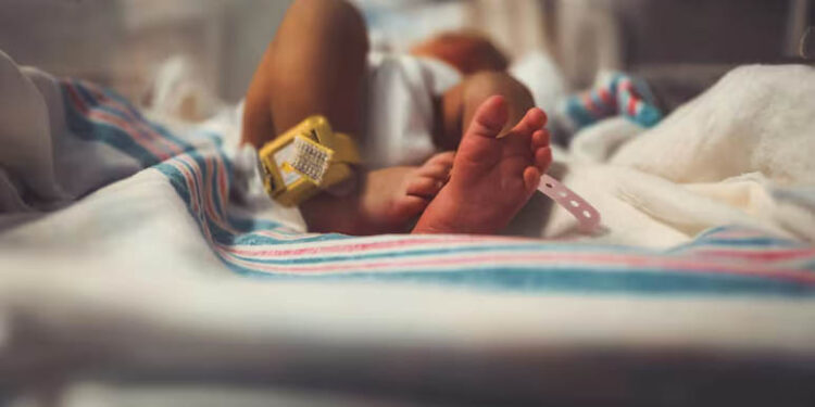 Woman Gives Birth In Rubble After Venezuela Earthquake, Internet Calls It ‘Miracle’