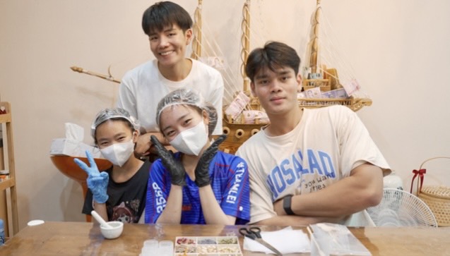 “ไม่ต้องเป็นเชฟก็ทำได้!” เปิดสูตรลับ “เชฟปอนด์” สอนทำอาหารถึงบ้าน เด็กเรียนได้ ผู้ใหญ่ทำเป็น คิวยาวแน่นทั้งเดือน 1 “ไม่ต้องเป็นเชฟก็ทำได้!” เปิดสูตรลับ “เชฟปอนด์” สอนทำอาหารถึงบ้าน เด็กเรียนได้ ผู้ใหญ่ทำเป็น คิวยาวแน่นทั้งเดือน