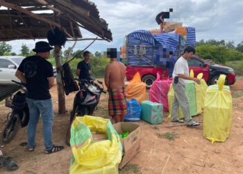 บุกยึดสินค้าต่างประเทศล็อตใหญ่ซุกในบ้านพักใกล้ชายแดนโคกสูง จ.สระแก้ว