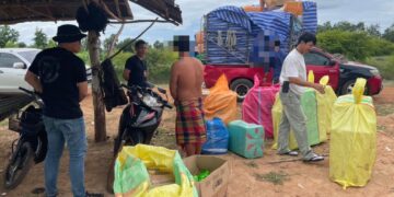 บุกยึดสินค้าต่างประเทศล็อตใหญ่ซุกในบ้านพักใกล้ชายแดนโคกสูง จ.สระแก้ว