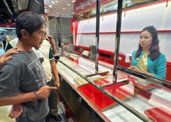 รวบทันควัน หนุ่มชัยภูมินั่งรถทัวร์เข้ากรุง บุกชิงทอง 10 บาท ห้างดังย่านงามวงศ์วาน อ้างหาเงินรักษาแม่ป่วยมะเร็ง 6 รวบทันควัน หนุ่มชัยภูมินั่งรถทัวร์เข้ากรุง บุกชิงทอง 10 บาท ห้างดังย่านงามวงศ์วาน อ้างหาเงินรักษาแม่ป่วยมะเร็ง