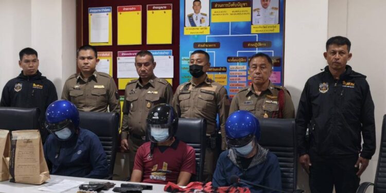 ตร.กระบี่ รวบโจ๋ 2 คดี ก่อเหตุฆ่ากันตายในพื้น พบซื้ออาวุธจากออนไลน์ 1 ตร.กระบี่ รวบโจ๋ 2 คดี ก่อเหตุฆ่ากันตายในพื้น พบซื้ออาวุธจากออนไลน์