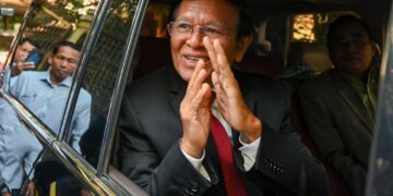 อดีตผู้นำฝ่ายค้านเขมรได้รับพระราชอภัยโทษเพิ่ม พ้นโทษแบนเดินทางตปท. แต่ยังไร้สิทธิการเมือง