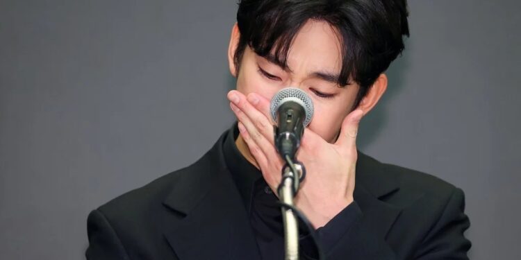 ตำรวจไม่ส่งฟ้อง! “คิมซูฮยอน” รอดคดี ปมถูกกล่าวหามีสัมพันธ์กับผู้เยาว์ 1 ตำรวจไม่ส่งฟ้อง! “คิมซูฮยอน” รอดคดี ปมถูกกล่าวหามีสัมพันธ์กับผู้เยาว์