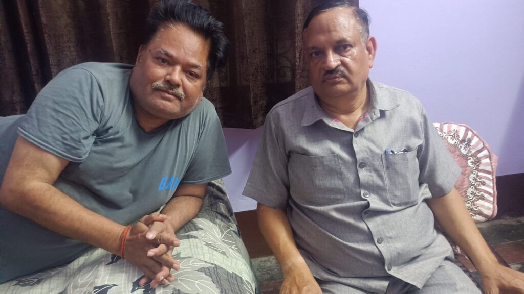 सेवानिवृत्त एडीएम ने वरिष्ठ पत्रकार महेंद्र त्रिपाठी का लिया कुशलक्षेम 1 WhatsApp Image 2026 07 09 at 2.29.06 PM