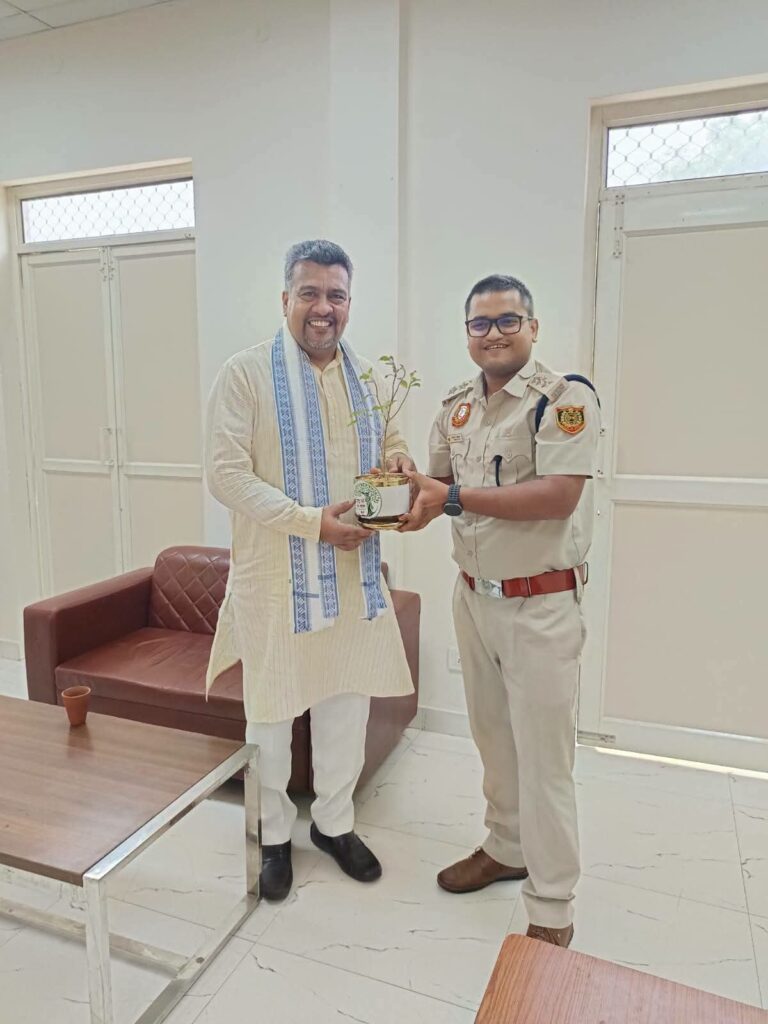 'एक पेड़ माँ के नाम' अभियान को मिला जनसमर्थन, हरित दिल्ली के संकल्प को मिली नई मजबूती 2 WhatsApp Image 2026 07 18 at 9.51.32 PM
