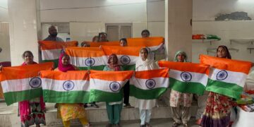 हर घर तिरंगा अभियान में दिल्ली की नई पहल: 15 लाख तिरंगे वितरित करेगी सरकार, स्वयं सहायता समूह तैयार करेंगे 2 लाख राष्ट्रीय ध्वज