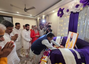 गुरु पूर्णिमा पर दिल्ली भाजपा अध्यक्ष हर्ष मल्होत्रा ने लिया संतों का आशीर्वाद, बोले— गुरुजनों के मार्गदर्शन से साकार होगा ‘विकसित भारत’ का संकल्प