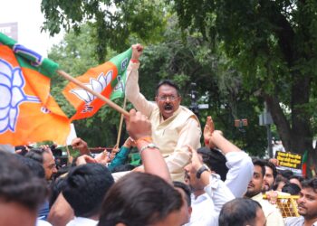 'आप' कार्यालय पर दिल्ली भाजपा का शक्ति प्रदर्शन, पंजाब के शिक्षा मंत्री की बर्खास्तगी की मांग तेज 1 ‘आप’ कार्यालय पर दिल्ली भाजपा का शक्ति प्रदर्शन, पंजाब के शिक्षा मंत्री की बर्खास्तगी की मांग तेज