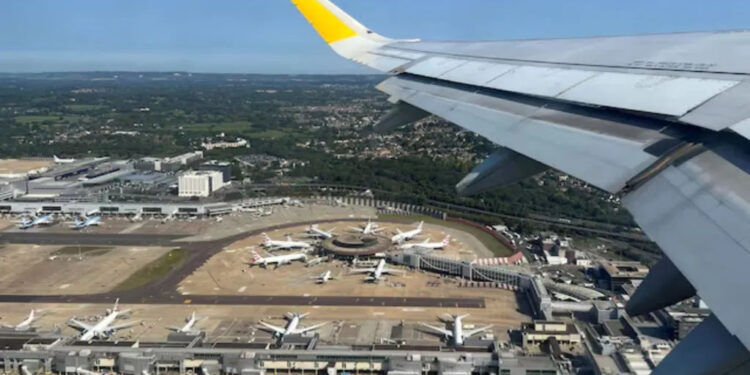 London’s Gatwick Airport hit by major water outage; toilets, restaurants shut