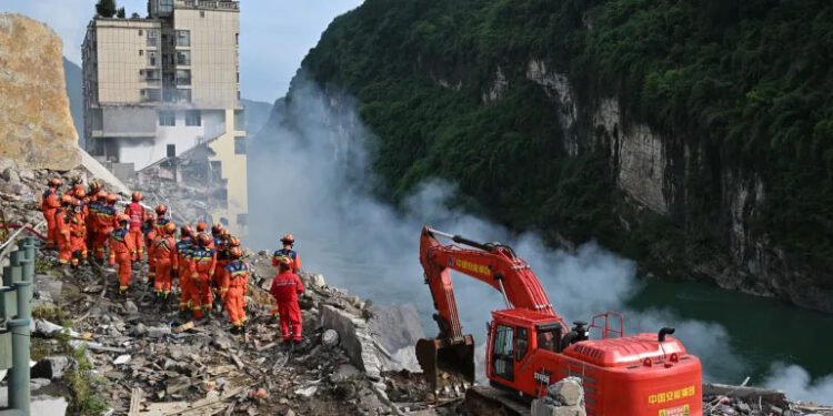 Chongqing landslide search continues as eight die, 34 remain missing 1 Chongqing landslide search continues as eight die, 34 remain missing
