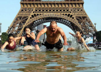 Heatwave, deaths and political turmoil: France's scorching summer worsens 4 Heatwave, deaths and political turmoil: France’s scorching summer worsens