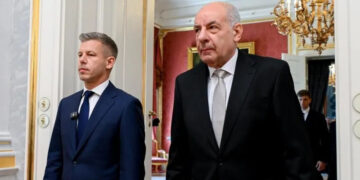 Hungary parliament votes to remove president from office