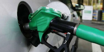 Petrol pumps across Pakistan set for nationwide strike after pricing talks fail